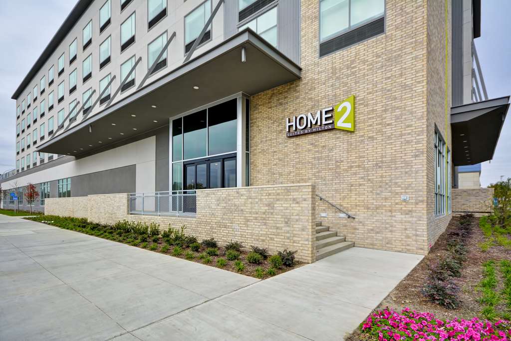 Home2 Suites by Hilton Dallas Downtown at Baylor Scott & White — 2