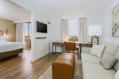 Sheraton Suites Market Center Dallas — 3