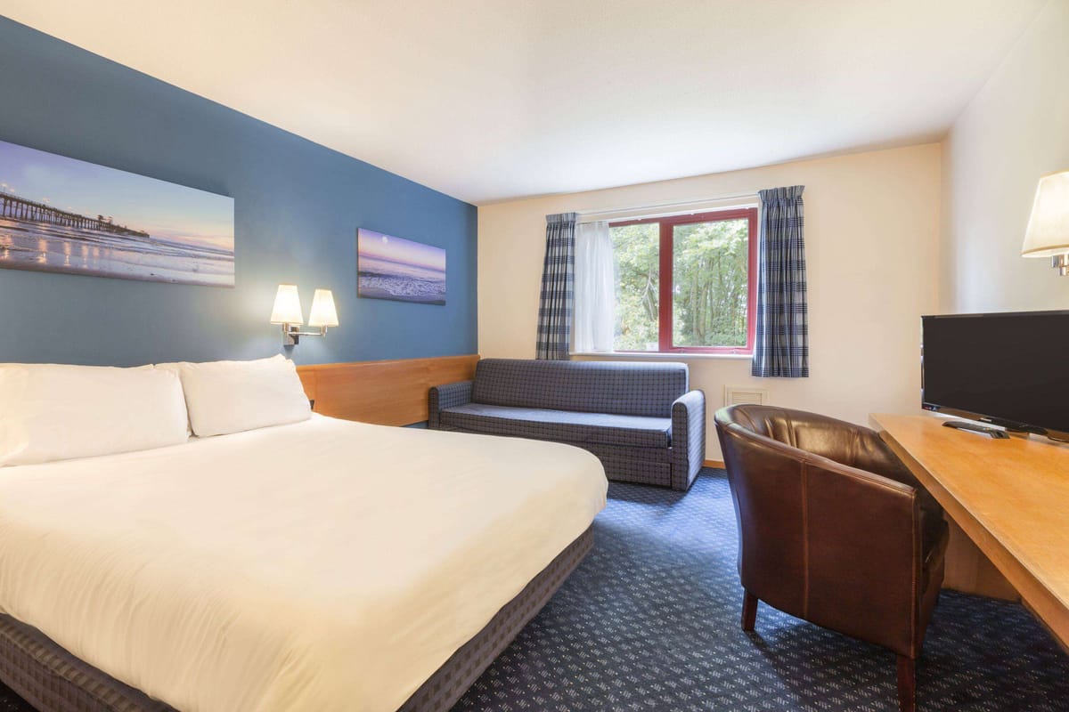 Days Inn by Wyndham Magor — 2