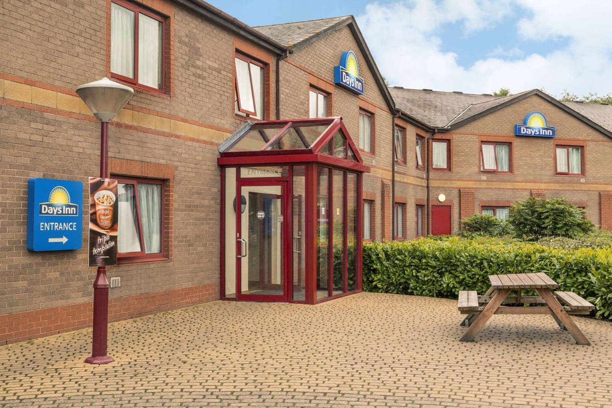 Days Inn by Wyndham Magor — 5