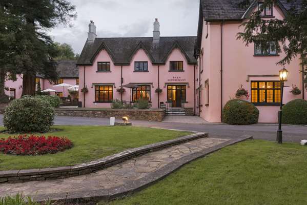 Ramada Resort by Wyndham Cwrt Bleddyn Hotel & Spa — 1