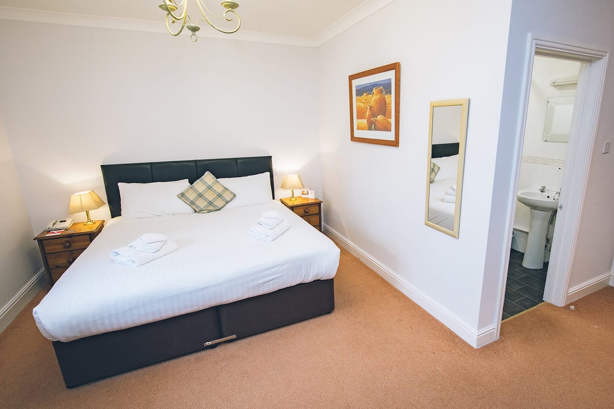 Ramada Resort by Wyndham Cwrt Bleddyn Hotel & Spa — 4