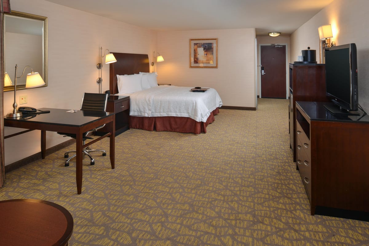 Hampton Inn & Suites Tacoma — 5