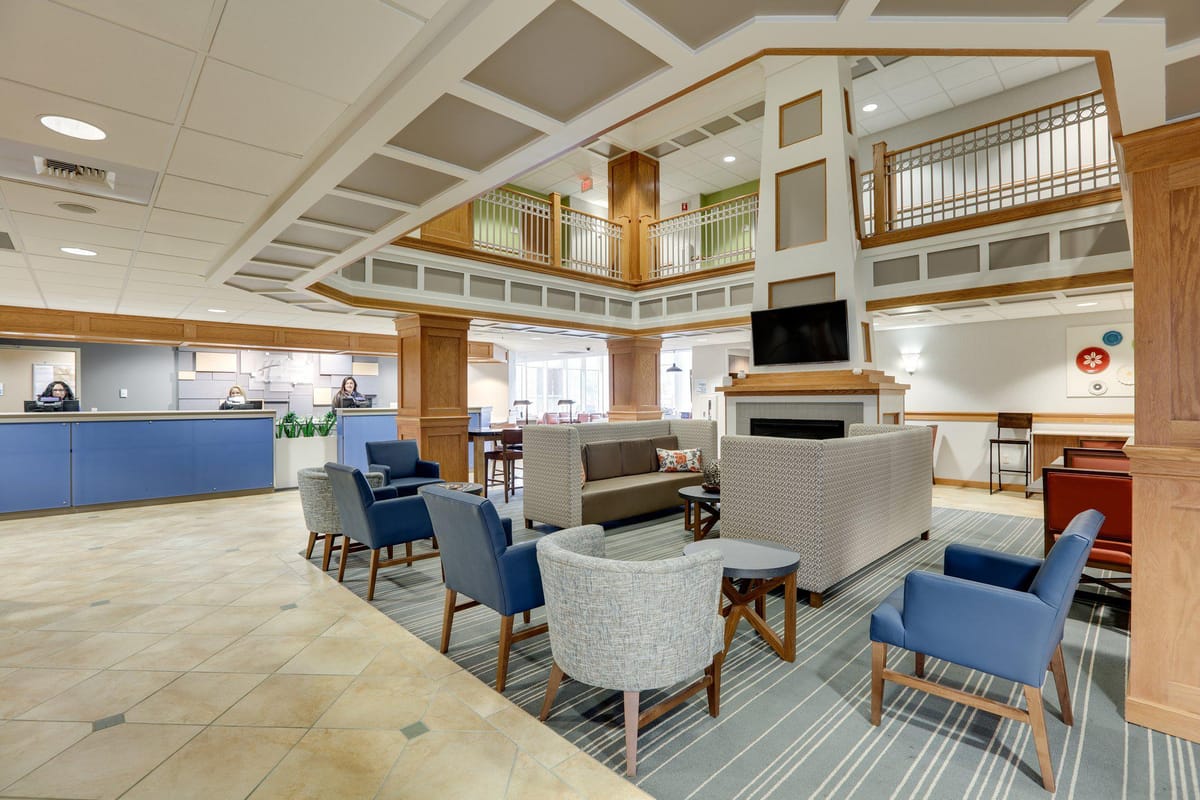Holiday Inn Express Rainier Inn & Rainier Complex — 3
