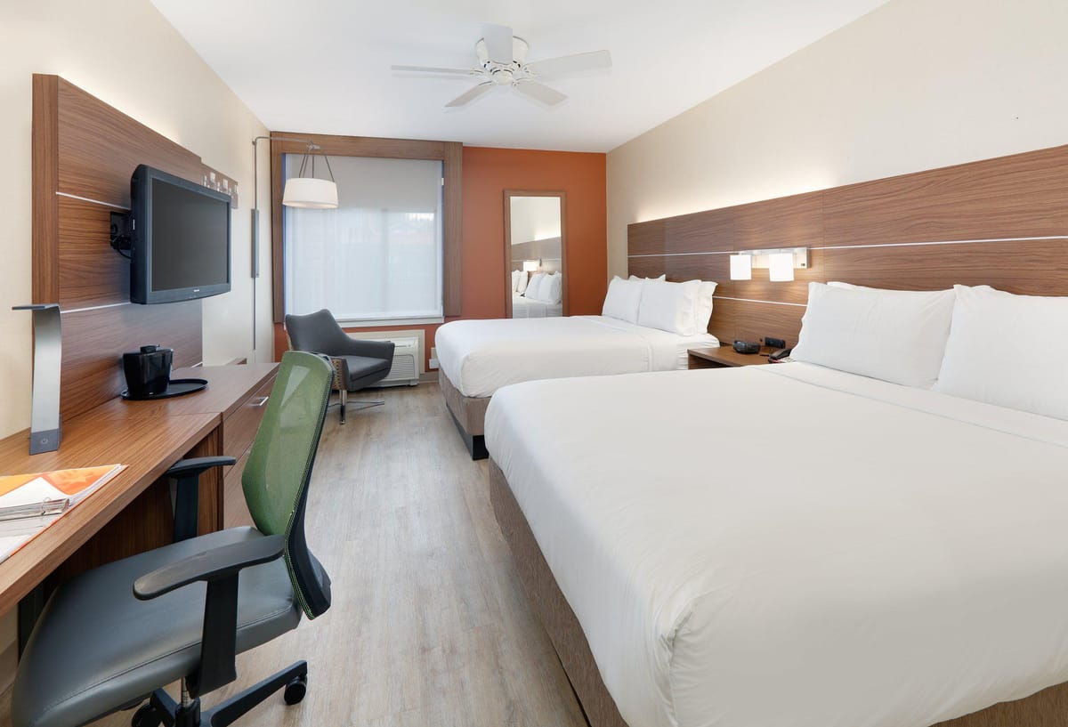 Holiday Inn Express Rainier Inn & Rainier Complex — 5