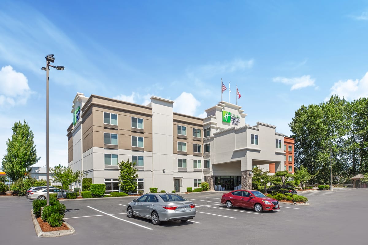 Holiday Inn Express & Suites — 1