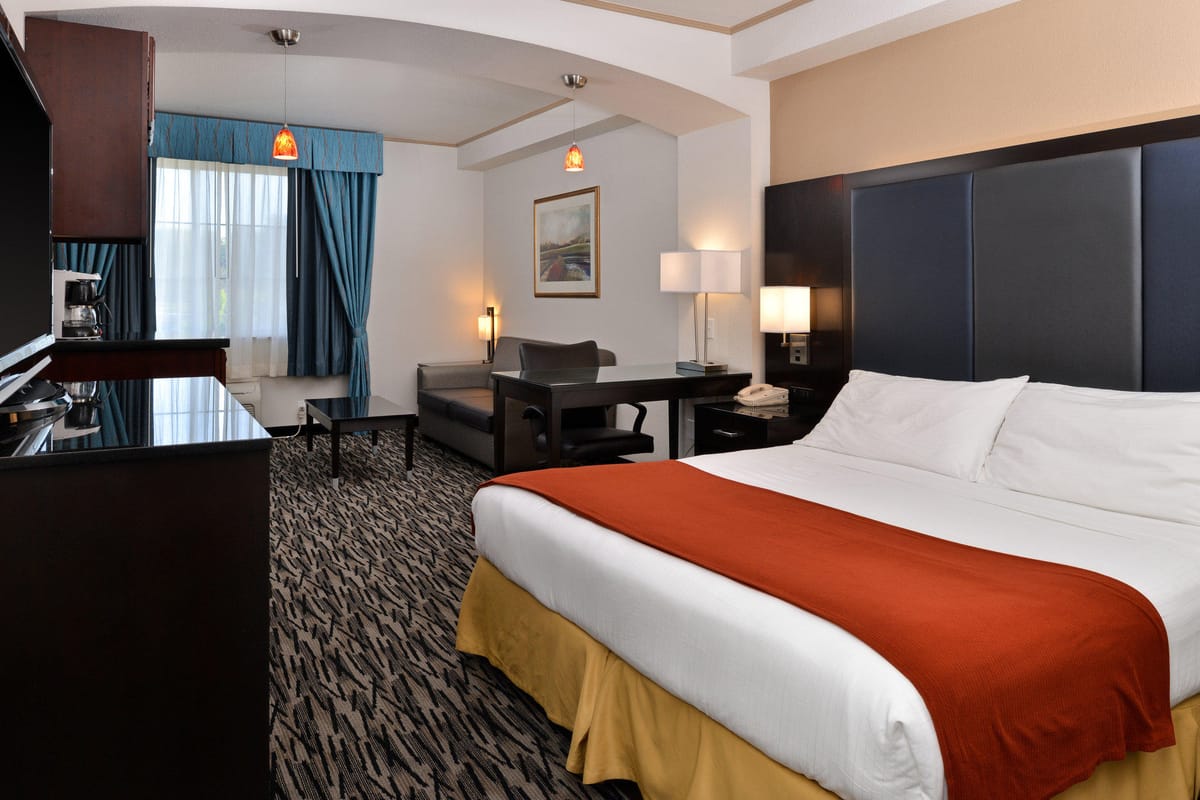 Holiday Inn Express & Suites Tacoma South - Lakewood by IHG — 2