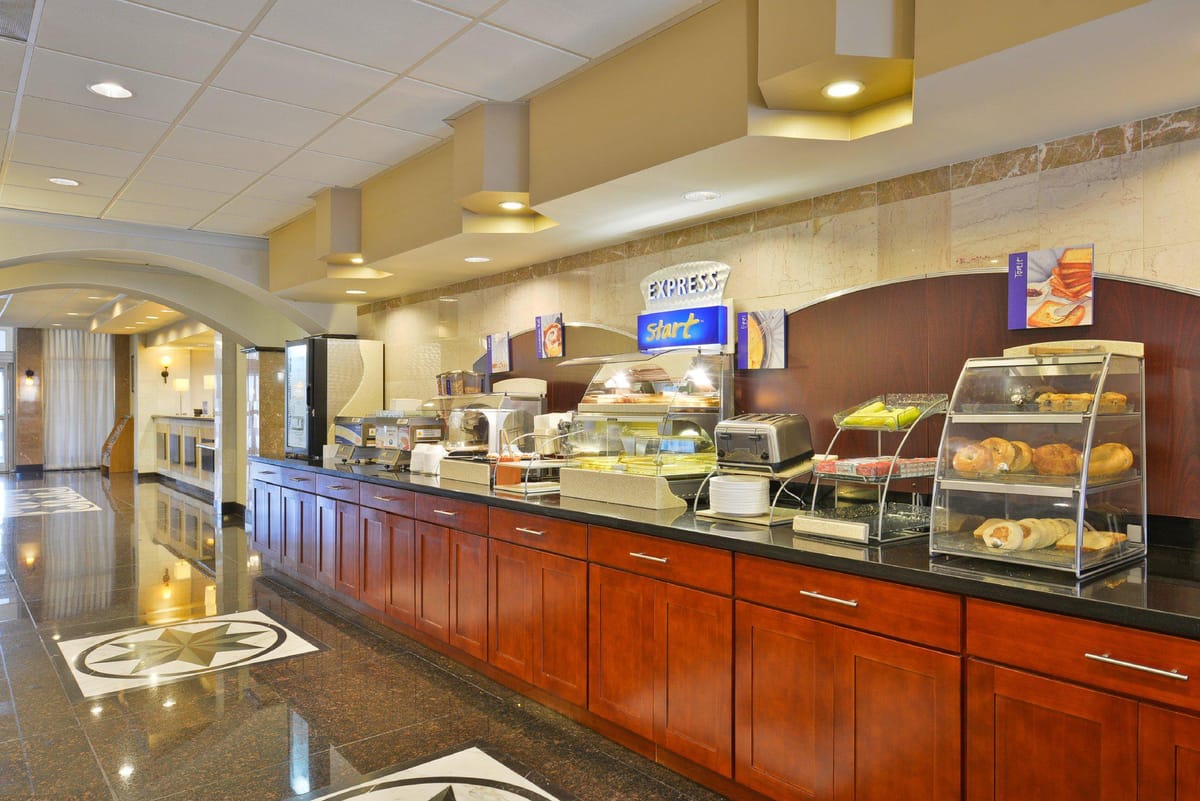 Holiday Inn Express & Suites Tacoma South - Lakewood by IHG — 3