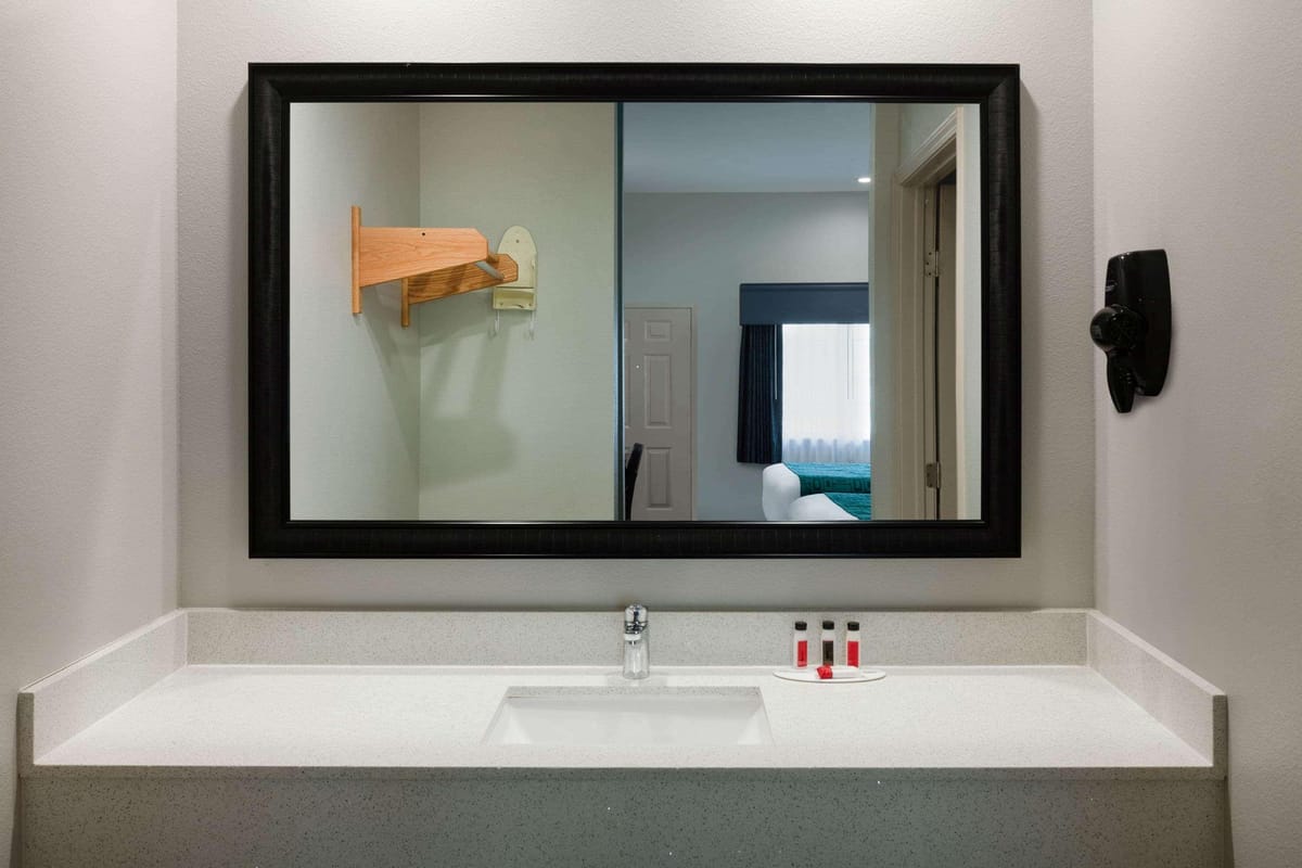 Americas Best Value Inn Houston Willowbrook — 3