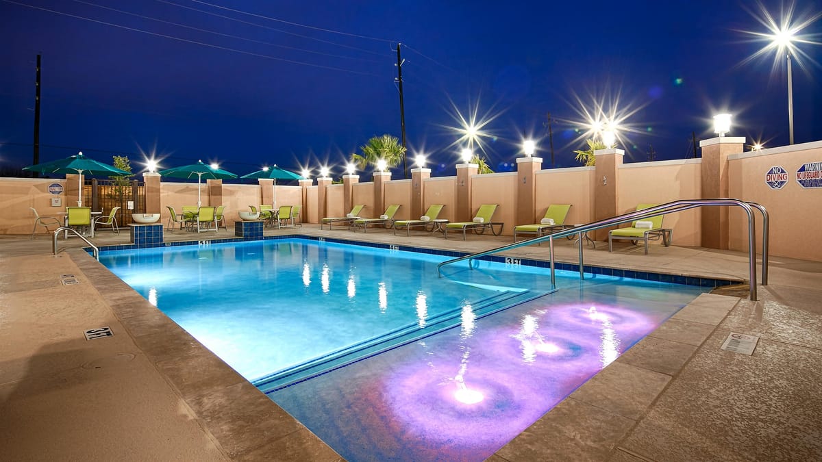 Best Western Premier Ashton Suites-Willowbrook — 3