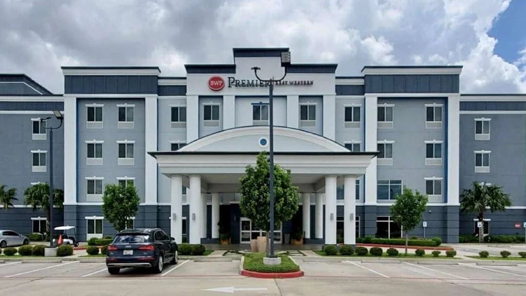 Best Western Premier Ashton Suites-Willowbrook — 5