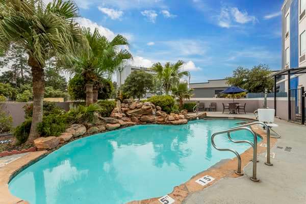 Comfort Inn & Suites Houston FM1960 - Champions — 3