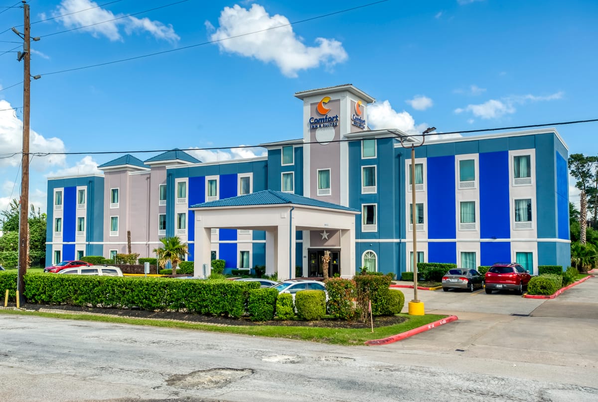 Comfort Inn & Suites Houston FM1960 - Champions — 4