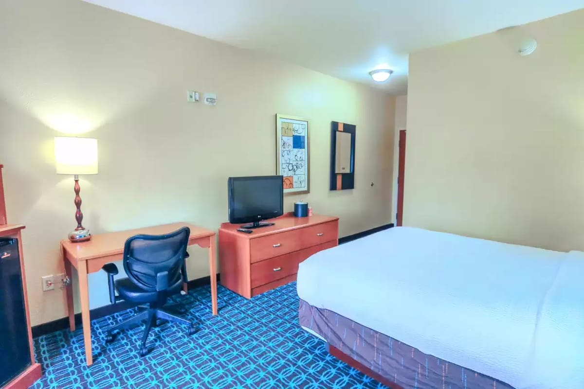 Comfort Inn & Suites Houston North - Spring — 3