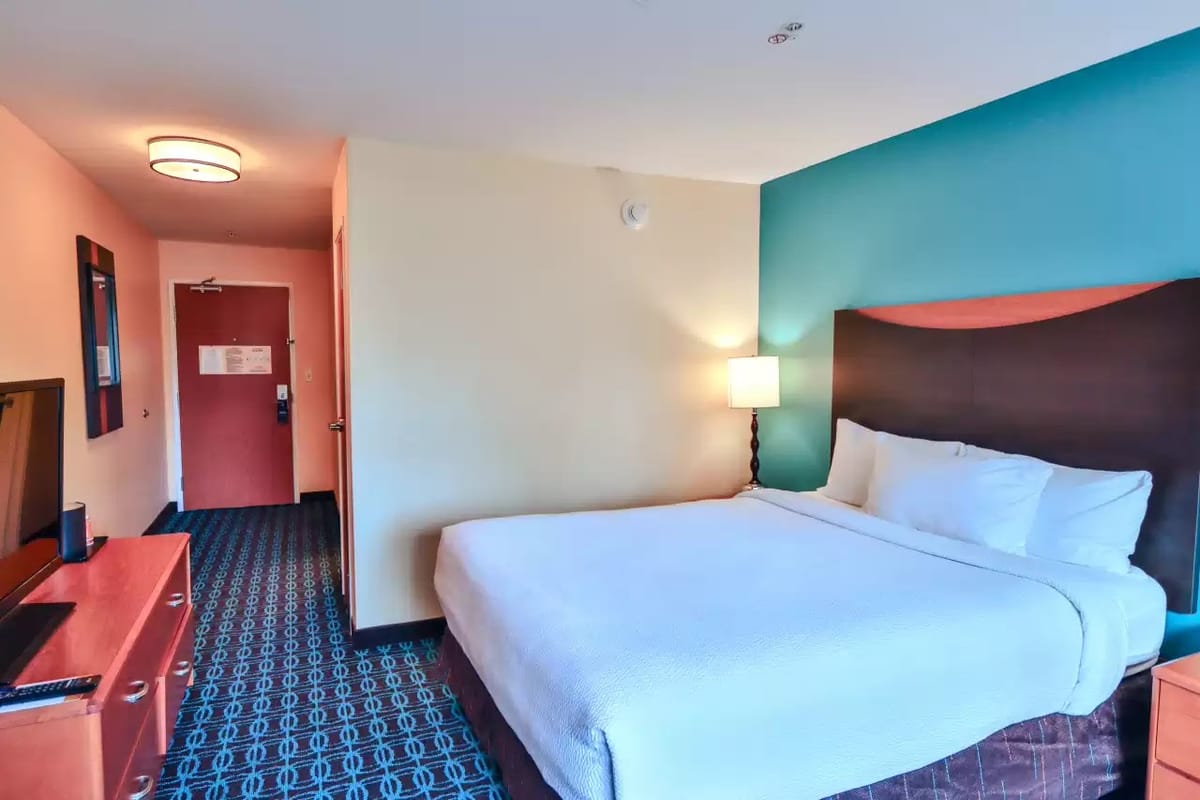 Comfort Inn & Suites Houston North - Spring — 4