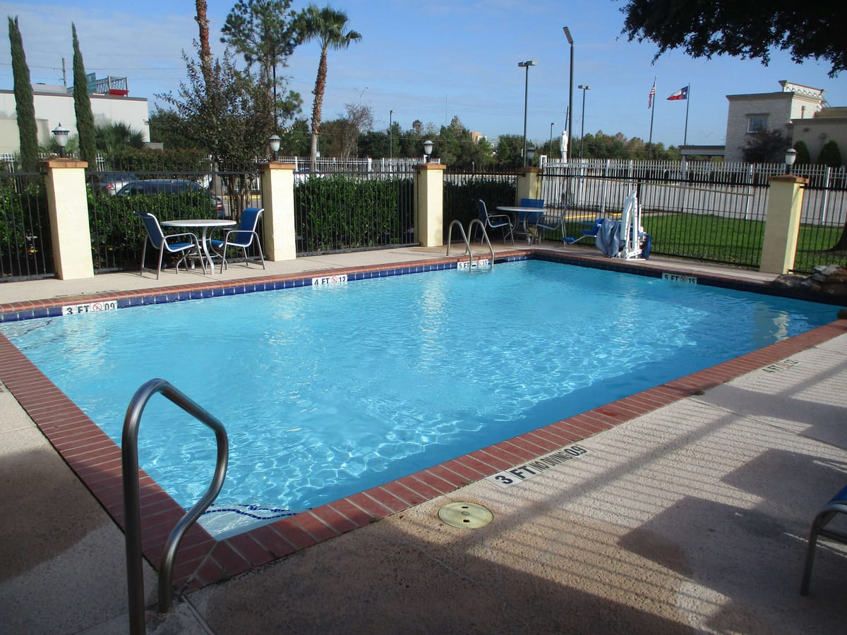 Days Inn & Suites Sam Houston Tollway — 4
