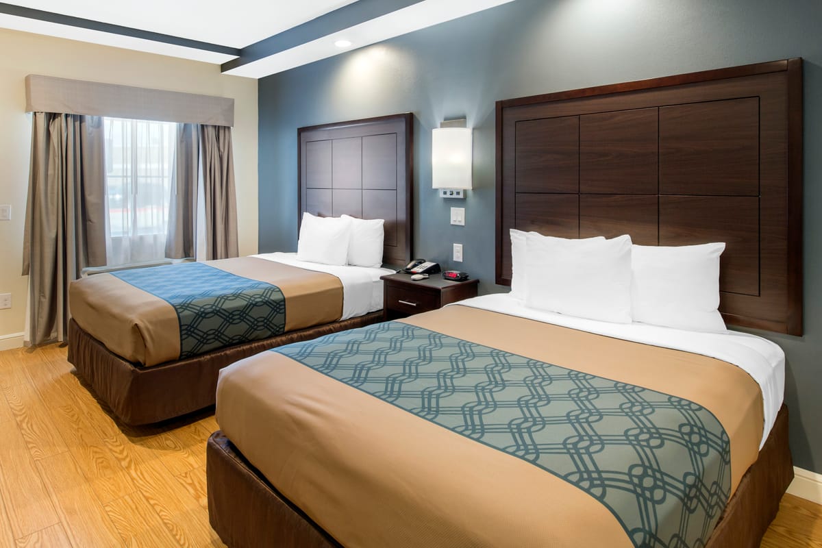Econo Lodge Inn and Suites Houston Willowbrook — 2