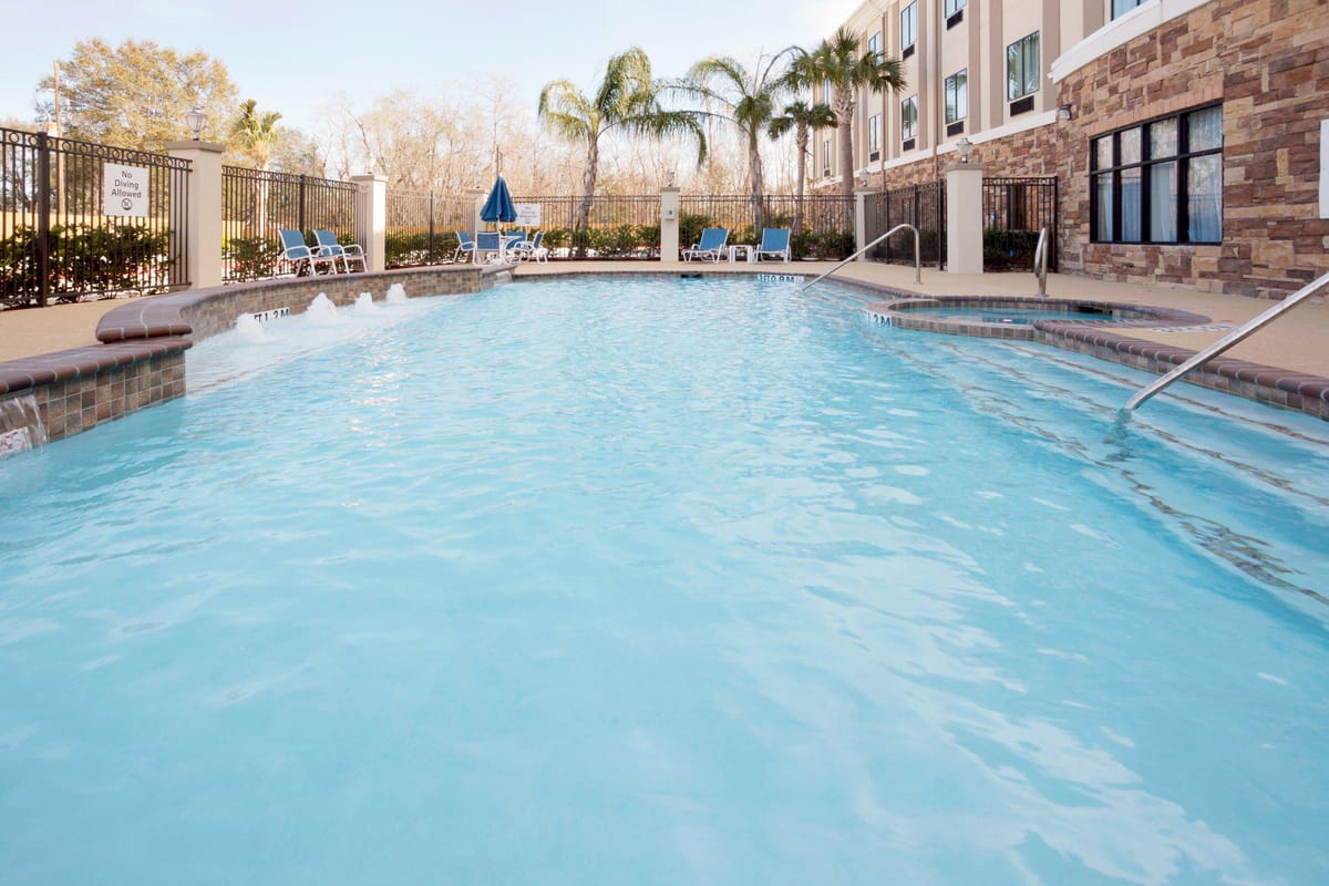 Holiday Inn Express & Suites Houston NW Beltway 8-West Road by IHG — 4
