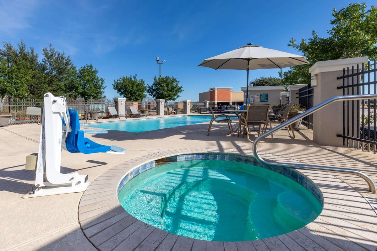 La Quinta Inn & Suites by Wyndham Houston NW Beltway8/WestRD — 2