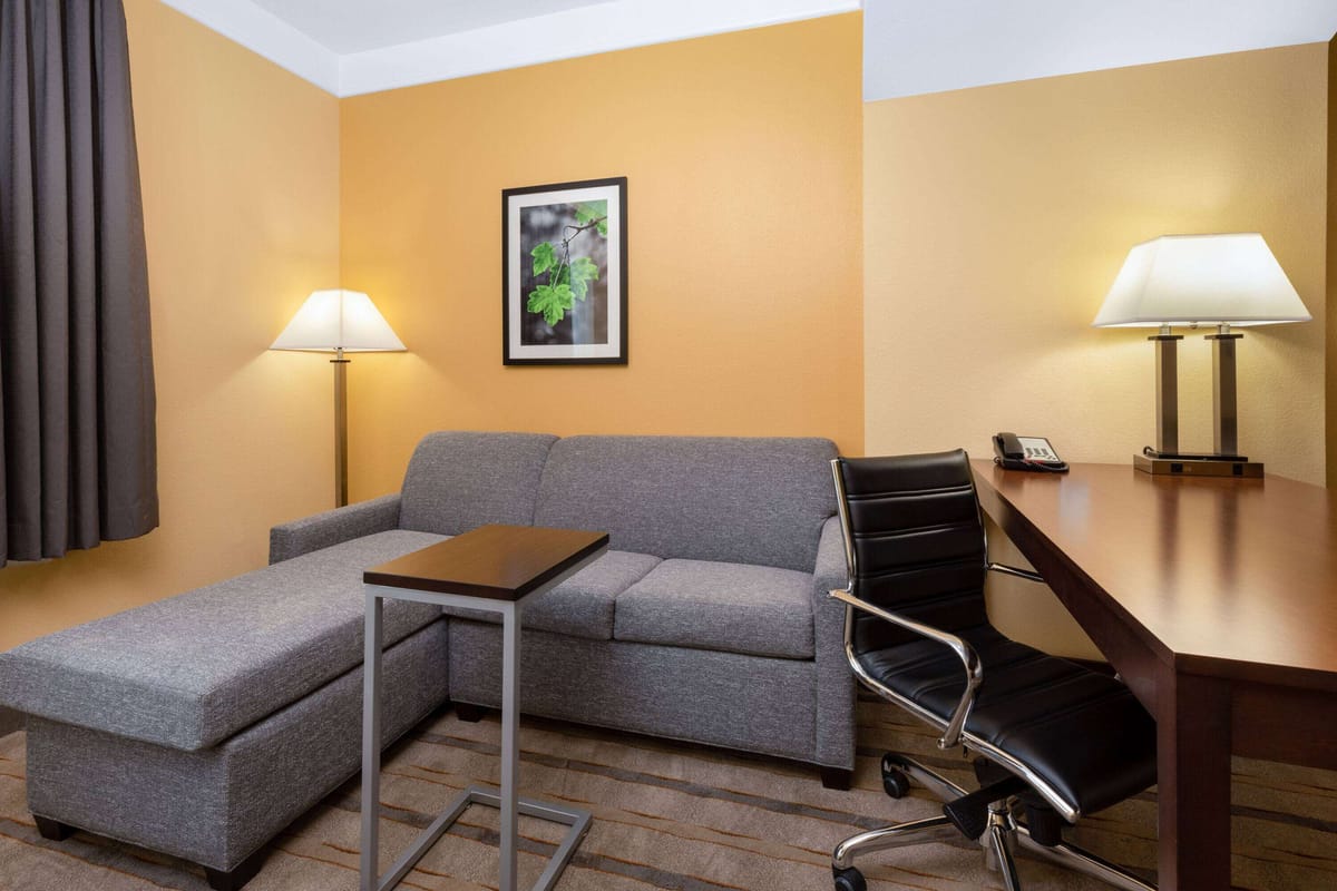 La Quinta Inn & Suites by Wyndham Houston NW Beltway8/WestRD — 4