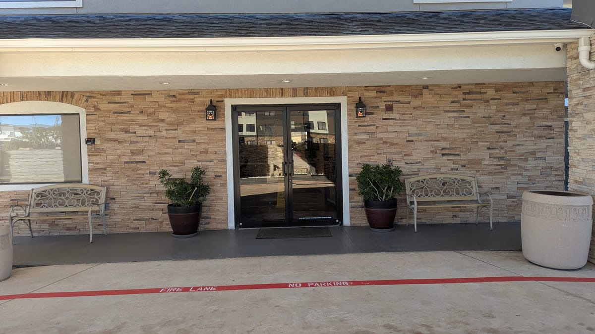 Platinum Inn Willowbrook — 1