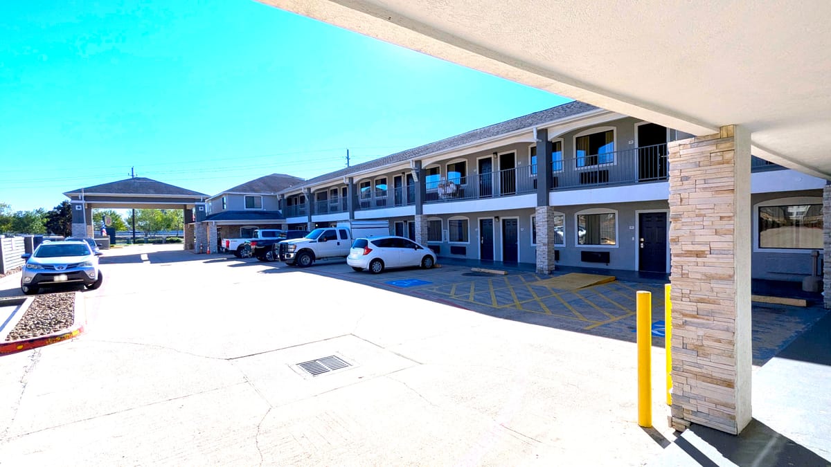 Platinum Inn Willowbrook — 5